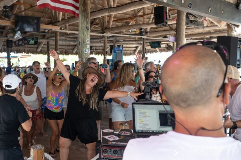 Juanabe - 2025-06-14 - Gilbert's - Fans 2