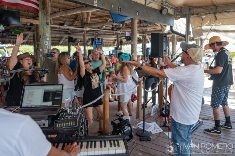 Juanabe - 2025-06-14 - Gilbert's - Fans