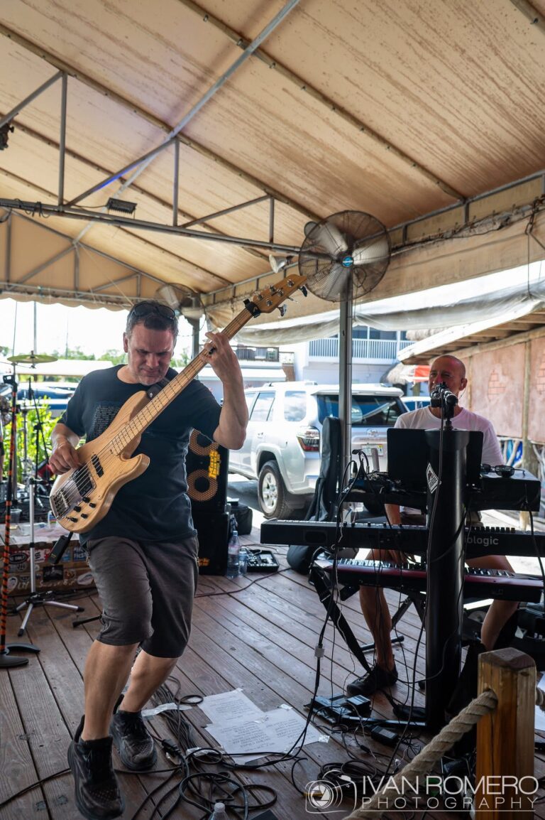 Juanabe - 2025-06-14 - Gilbert's - Luis & Rob